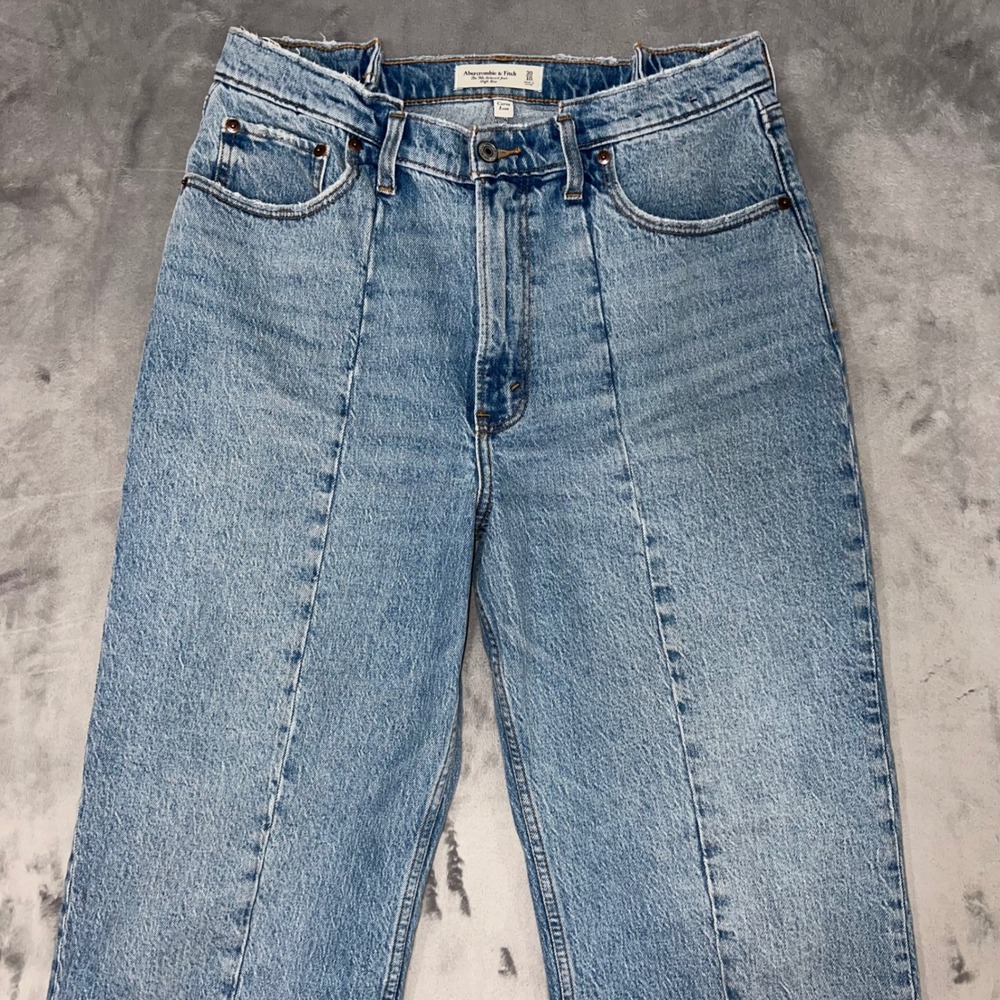 Abercrombie & Fitch Curve Love The 90s Relaxed High Rise Seam Jeans 30/10L
